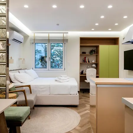 Flat 21 At Evangelismos Metro Stn *