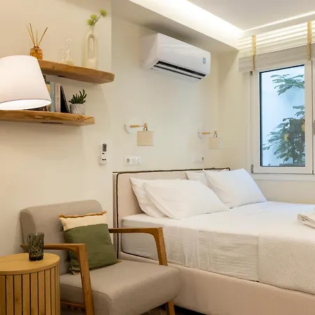 Flat 21 At Evangelismos Metro Stn