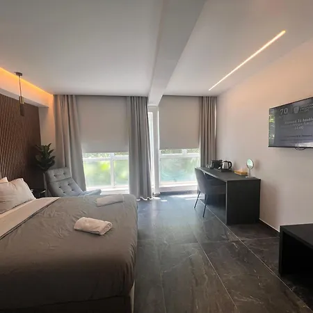 Aparthotel Signature - *