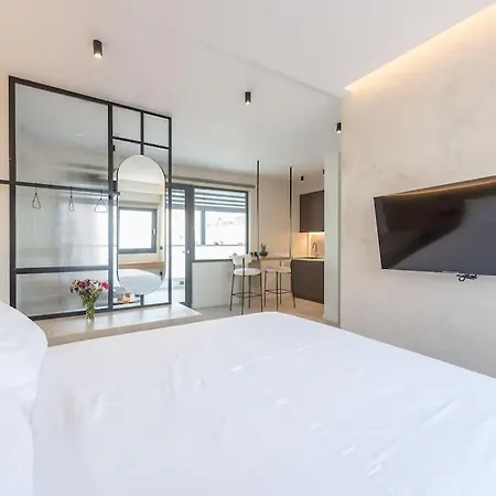 Acropolis Balcony Apartment *
