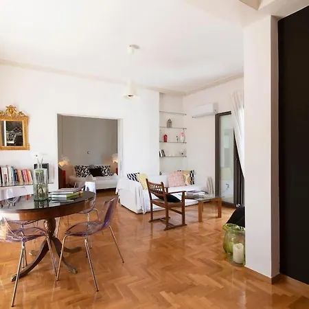 Renovated Penthouse With Stunning Views *