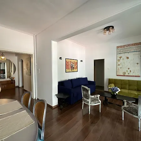 Chic 4th Floor Apt, Large Balcony, Cinema View * Athens