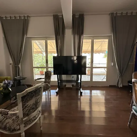Apartment Chic 4th Floor Apt, Large Balcony, Cinema View