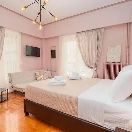 Apartment 3-bedroom Near Kallimarmaro!