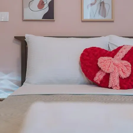 3-bedroom Near Kallimarmaro! Apartment Athens
