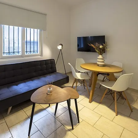 Phaedrus Living Angel Apartment