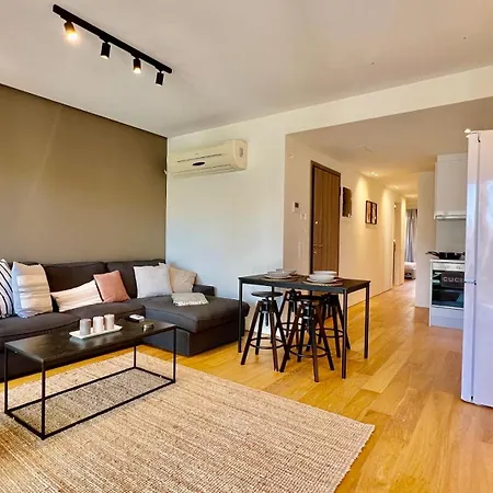 Orfeos Modern Retreat In Glyfada *