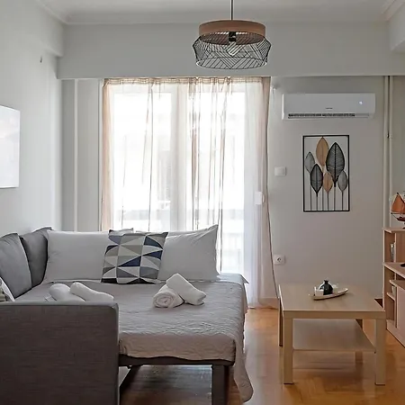 Entire Apt, 3rd Floor, 1 Bedroom * Athens