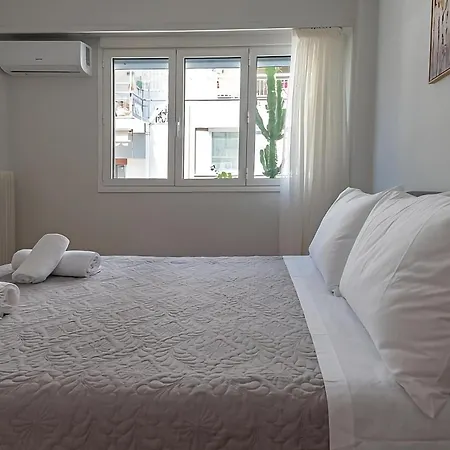Entire Apt, 3rd Floor, 1 Bedroom * Athens