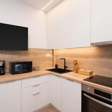 Kosmos Luxury Residences *