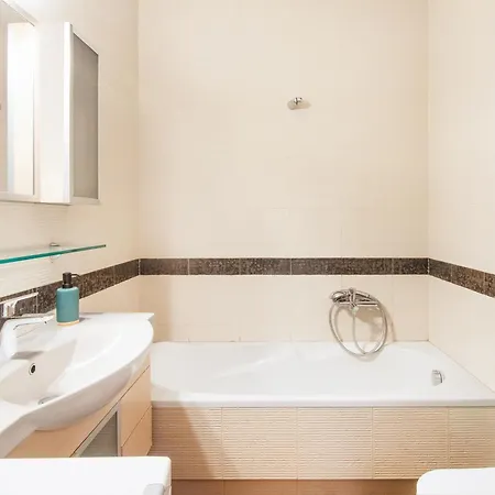 Bright And Luxurious 2br In Glyfada Athens