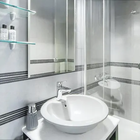 Bright And Luxurious 2br In Glyfada *