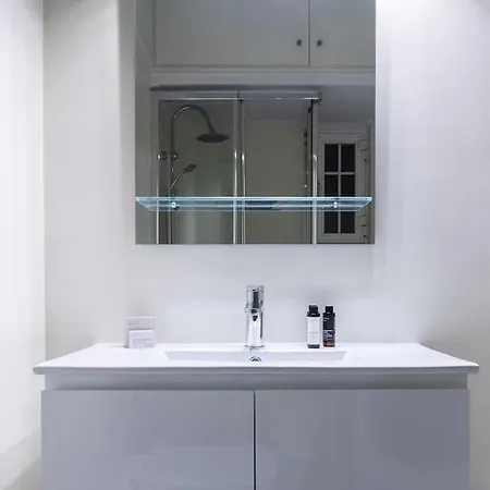 Graceful 2br In Paleo Faliro By Upstreet