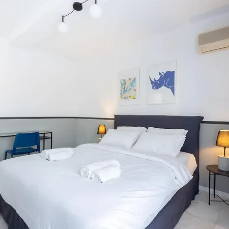 Elegant Coastal Haven Fully Renovated 3-bedroom Apartment