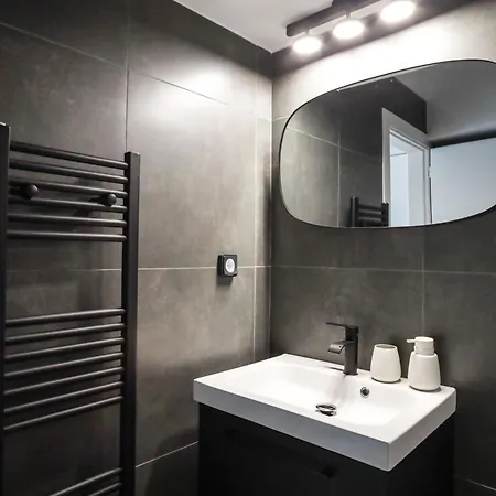 3bd With Acropolis & Temple Of Zeus View