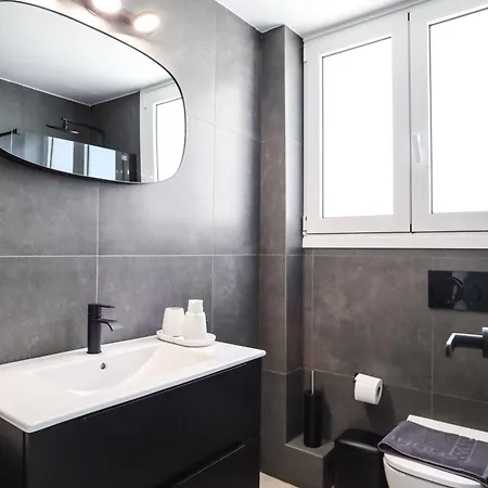 3bd With Acropolis & Temple Of Zeus View