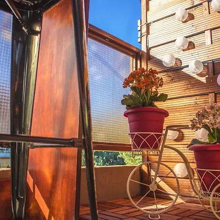 Mary's Apartment, Zografou Διαμέρισμα *