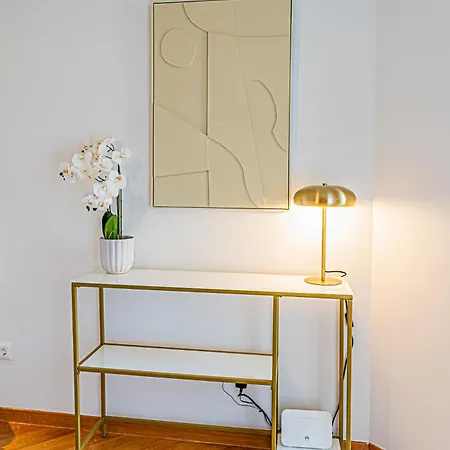 ιkia Plaka - Timeless Elegance In