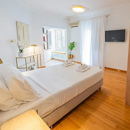 ιkia Plaka - Timeless Elegance In Athens