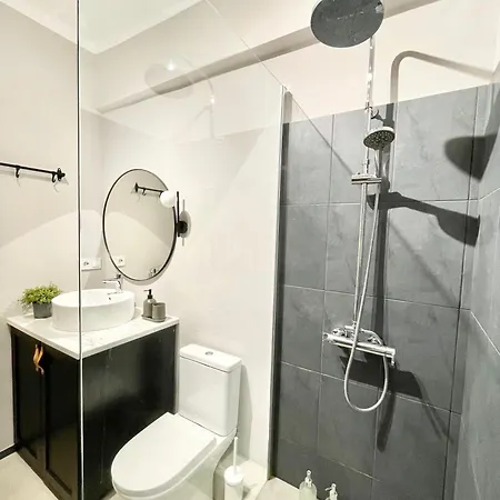 Comfy And Spacious Two Bedroom With Balcony Apartment *