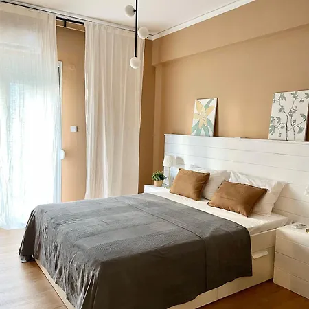 Comfy And Spacious Two Bedroom With Balcony Apartment Athens