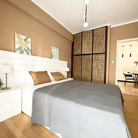Comfy And Spacious Two Bedroom With Balcony Athens