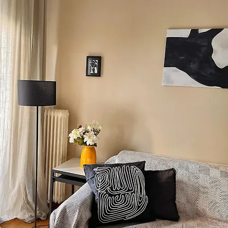 Comfy And Spacious Two Bedroom With Balcony Apartment Athens