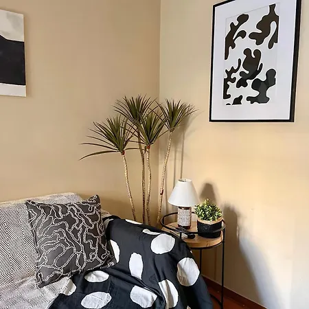 Apartment Comfy And Spacious Two Bedroom With Balcony