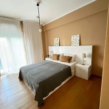Comfy And Spacious Two Bedroom With Balcony Apartment Athens