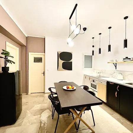 Comfy And Spacious Two Bedroom With Balcony *