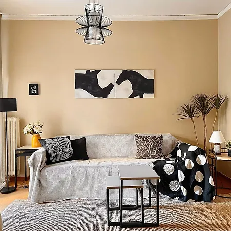 Comfy And Spacious Two Bedroom With Balcony Appartement