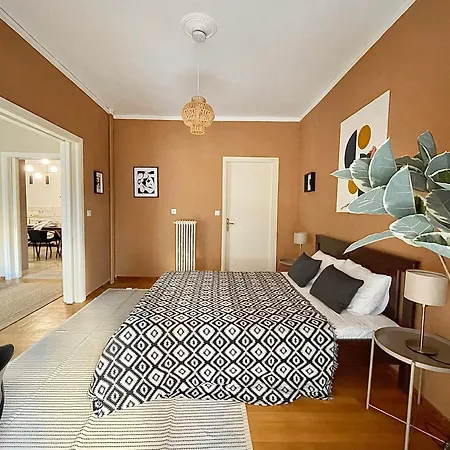 Apartment Comfy And Spacious Two Bedroom With Balcony *