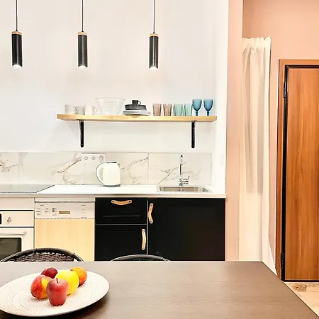 Comfy And Spacious Two Bedroom With Balcony Athens