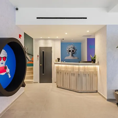 Hotel The Q Atene