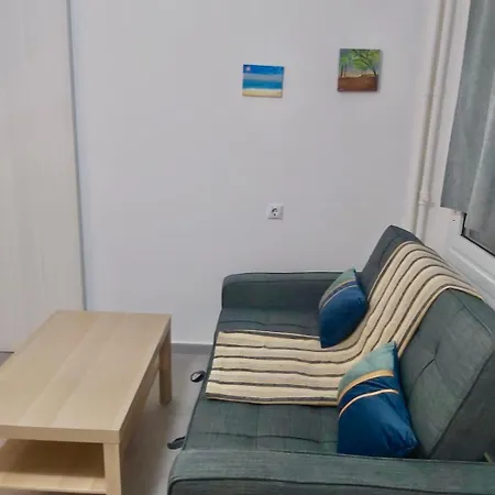 Cozy In Center *