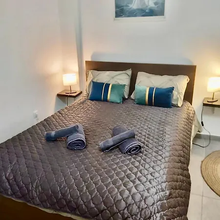 Cozy In Center *
