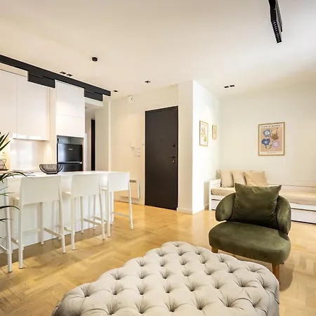 Apartment En Kallimarmaro Athens