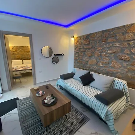Alexandra Apartment *