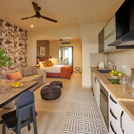 Rastoni Acropolis Uniquely Located Stylish Apartment *