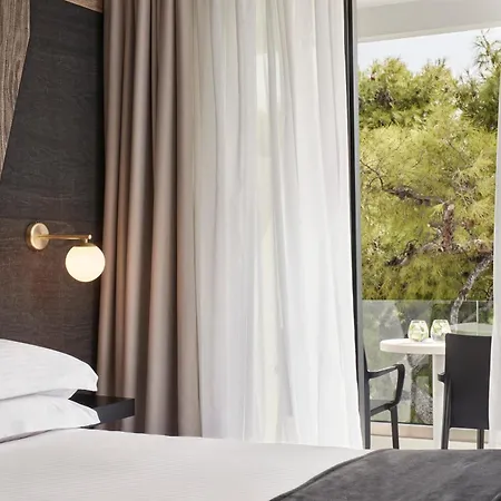 Отель Azur 4*