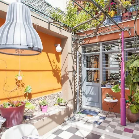 Living Like In A In The Center Of * Athens