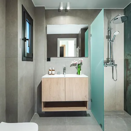 The Meta - Rooftop Access Apartment *