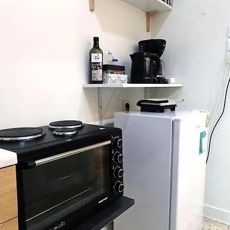 Pangrati Cute Apt, 15 Mins From Metro Apartment