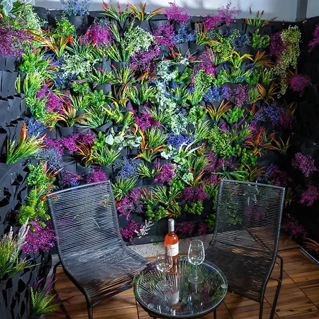 My Secret Garden - With 2 Private Rooms, Separate Baths And Balcony Garden Apartment Athens