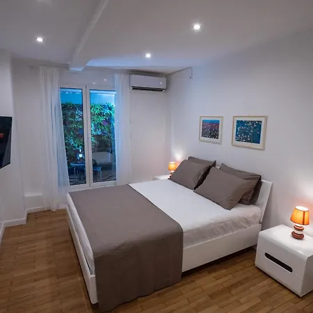 Apartment My Secret Garden - With 2 Private Rooms, Separate Baths And Balcony Garden Athens