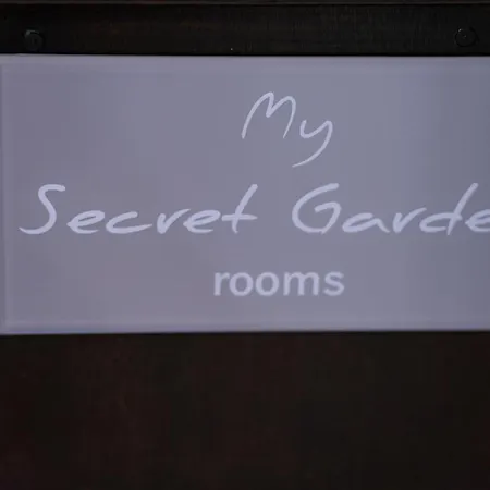 My Secret Garden - With 2 Private Rooms, Separate Baths And Balcony Garden