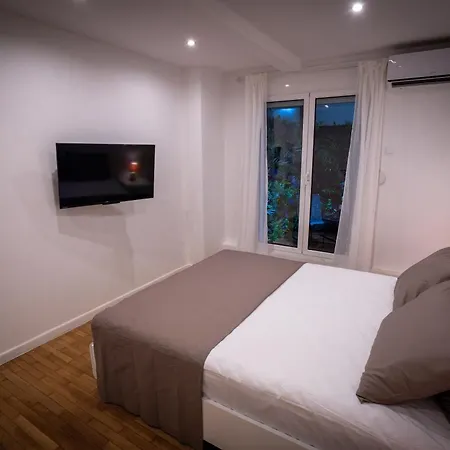 Apartment My Secret Garden - With 2 Private Rooms, Separate Baths And Balcony Garden