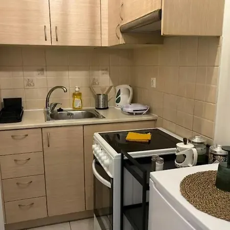 2' From Metro Station Apartment