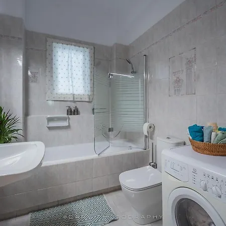 Magnificent Voula Apartment