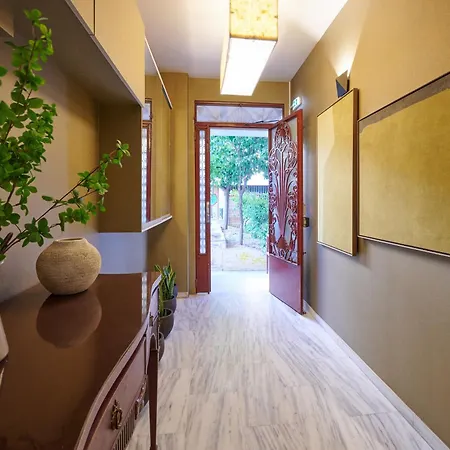 Rastoni Acropolis Uniquely Located Stylish Apartment *